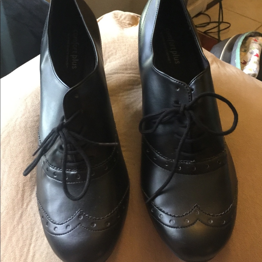 Size 13 Payless comfort plus black lace up Oxford